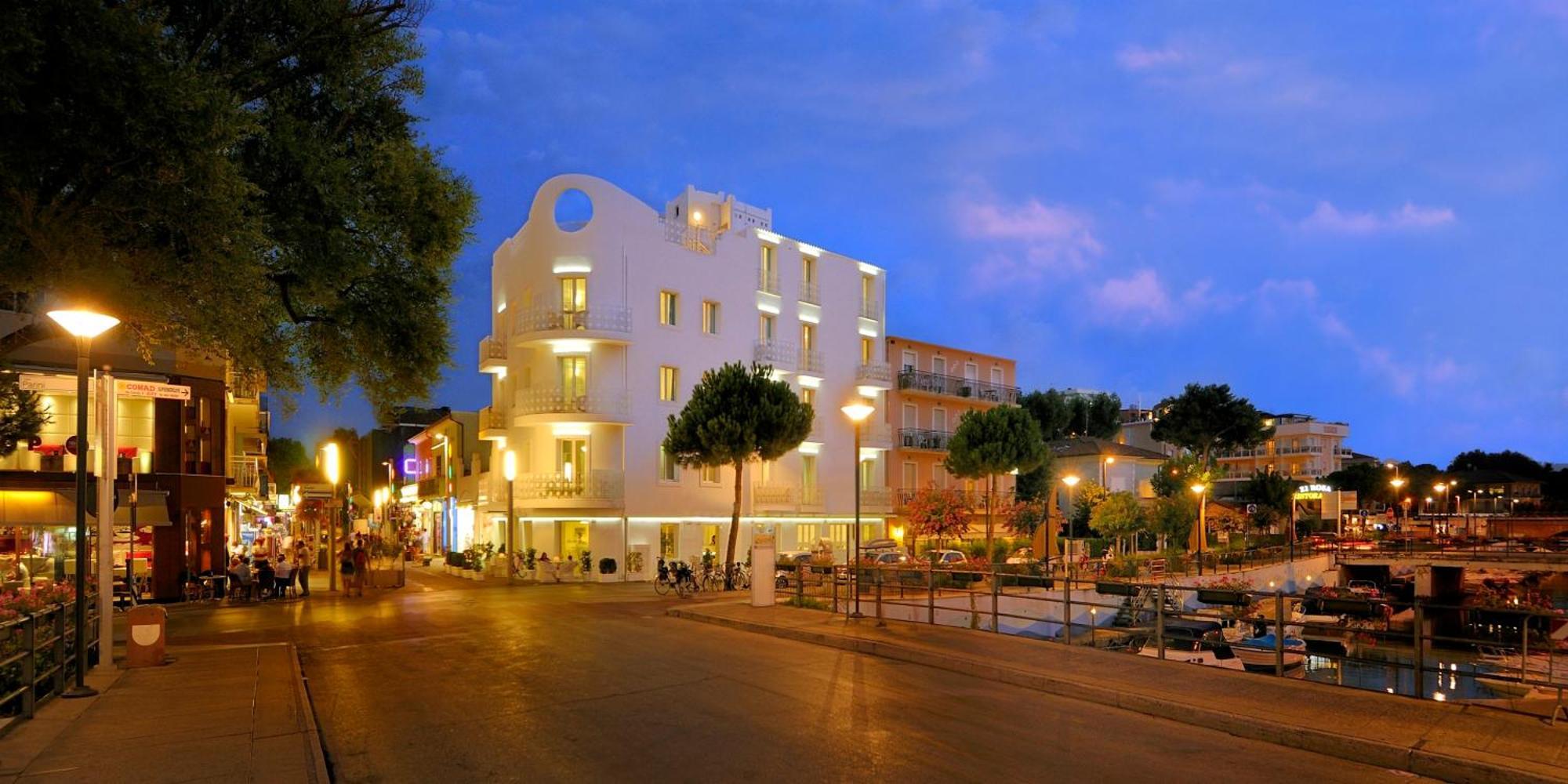 Hotel Al Cavallino Bianco リッチョーネ エクステリア 写真